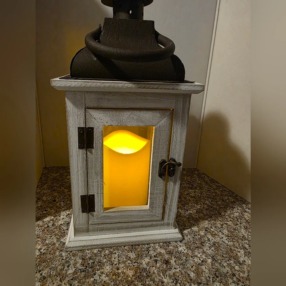 Like New Battery Powered Lantern